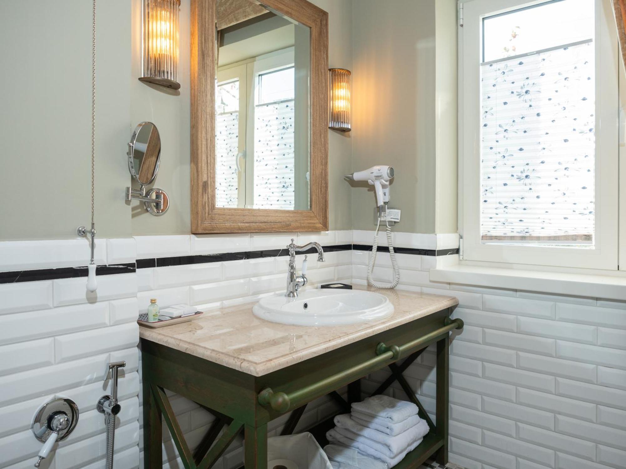 Ebel Boutique 4* Tirana